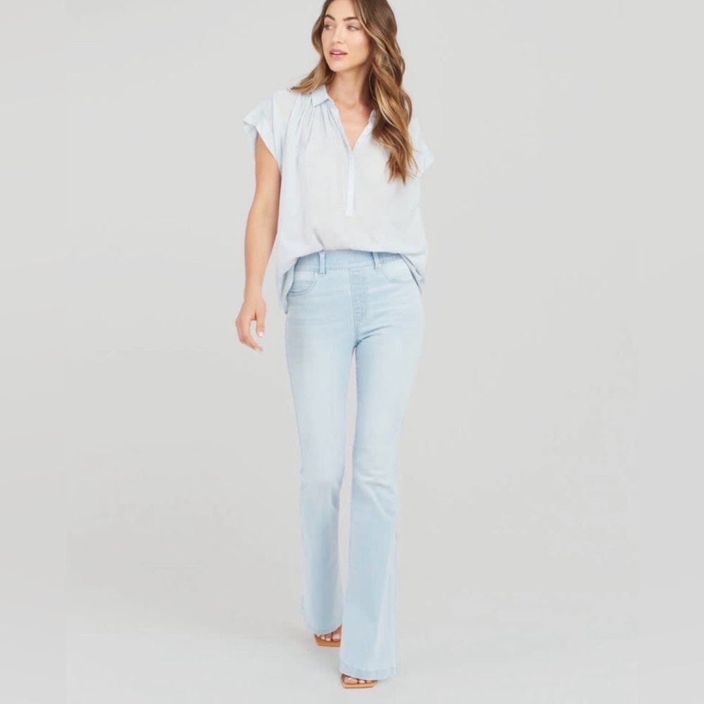Spanx Flare Leg Retro Light Wash Pull on Jean Size Medium